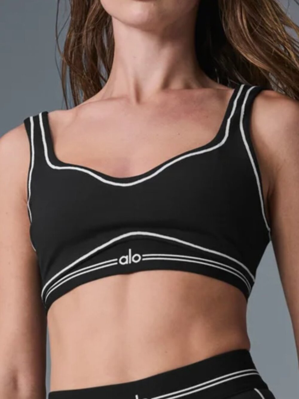 New With Tags🖤ALO Yoga Airbrush Heart Throb Sports Bra Black/White🎀 - Picture 10 of 10